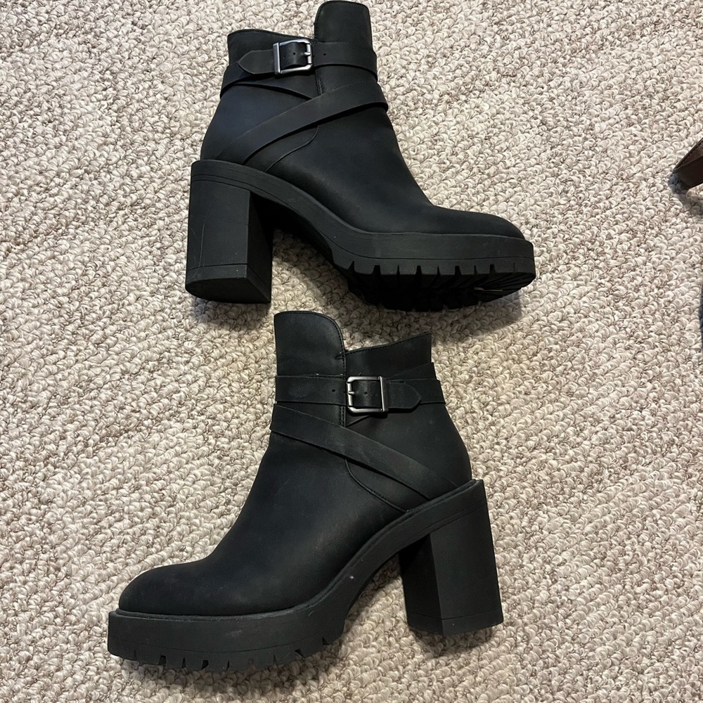 Wonderly Black Nessie Ankle Boots with Buckle Detail size 8 - Picture 4 of 6